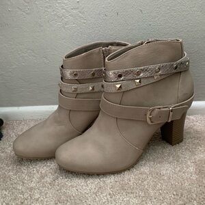 Jennifer Lopez Beige Bootie Heels